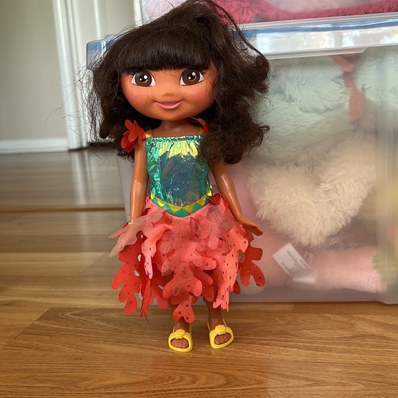 Dora the Explorer Doll - Picture 7 of 12